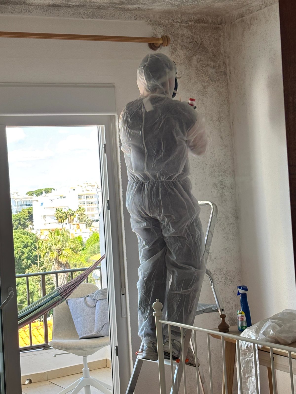 Trabalho profissional em paredes e tetos